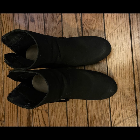 Cathy Jean booties - Picture 3 of 5